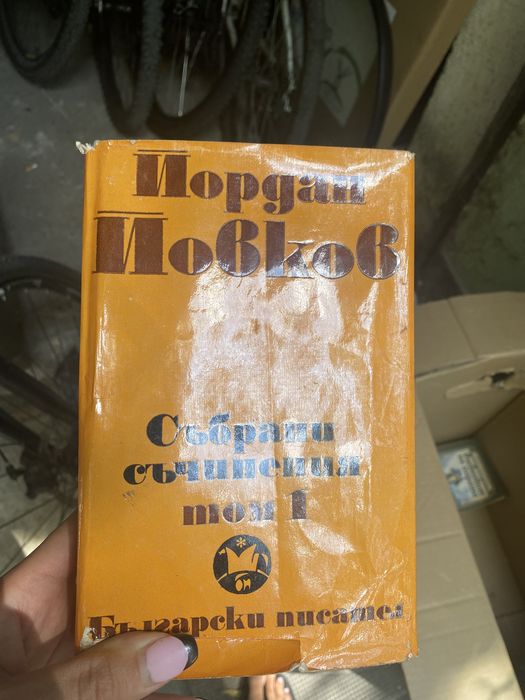 Продавам стари  книги български талев, балзак,и чужди автори