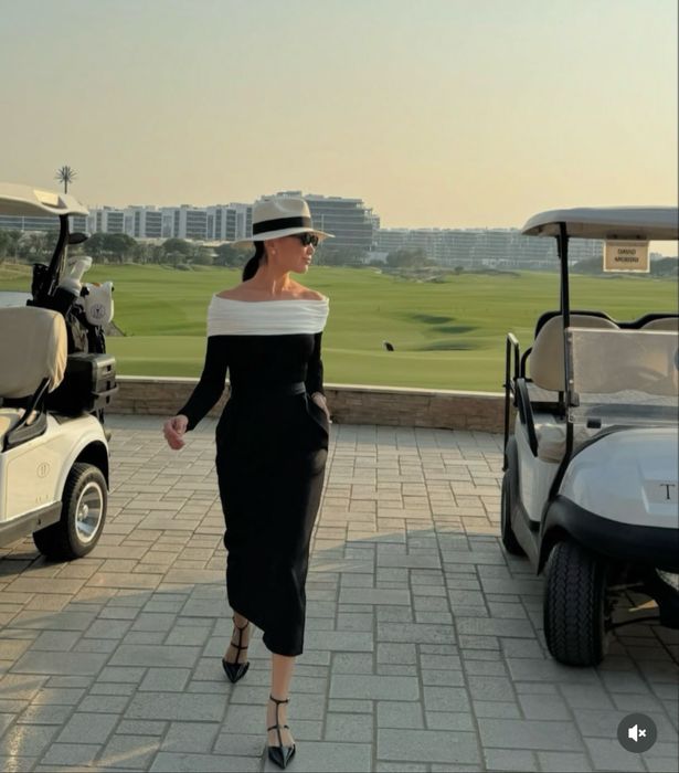 Топ с белым декольте