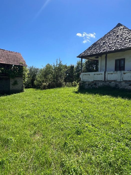 Teren și casă de vânzare