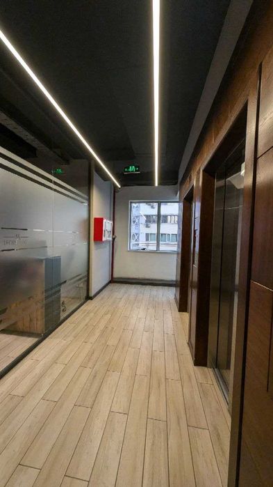 Сдаеться целый этаж в бизнес центре по ул Ойбек 400 кв