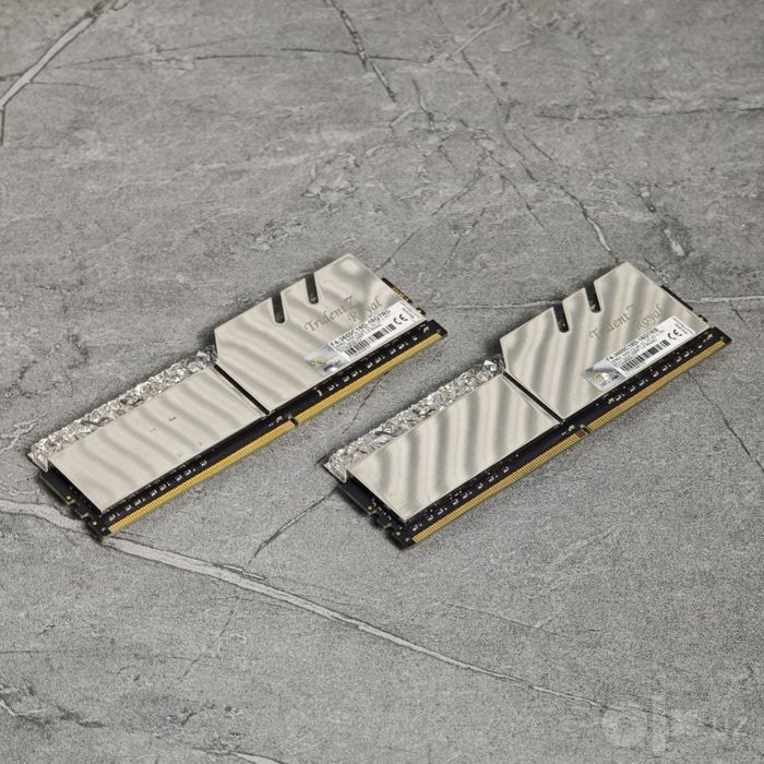 Trident Z Royal RGB DDR4