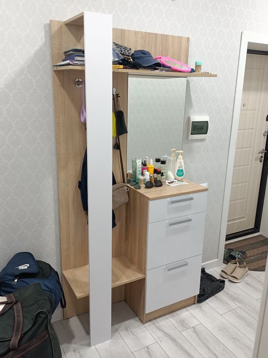Кіреберіс ке арналған шкаф.