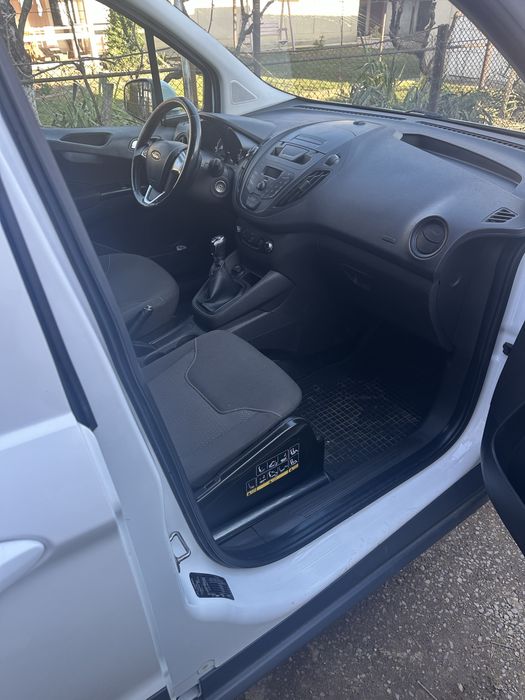 Ford transit courier