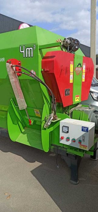 Кормораздатчик горизонтального типа 4м3