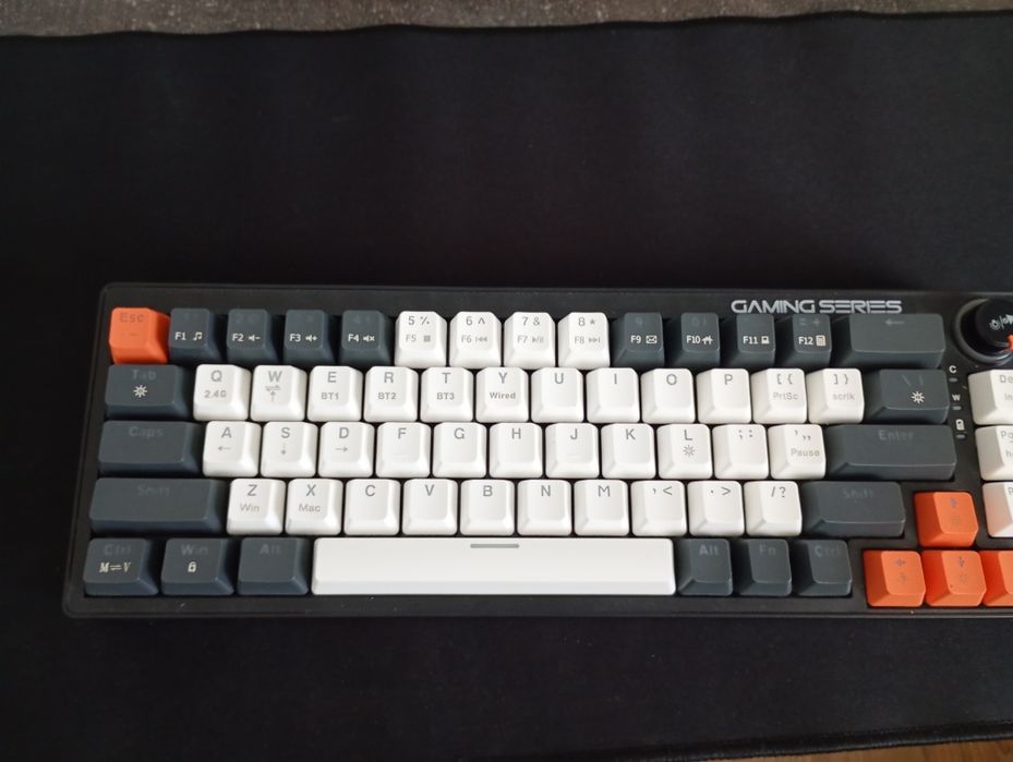 Vând laptop MSI thin 15+tastatura mecanica myria+mouse+mouse pad