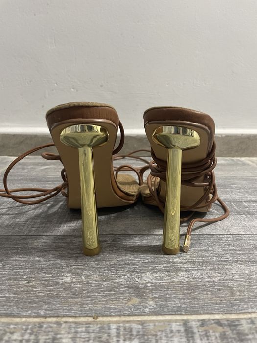 Обувки на токчета с връзки