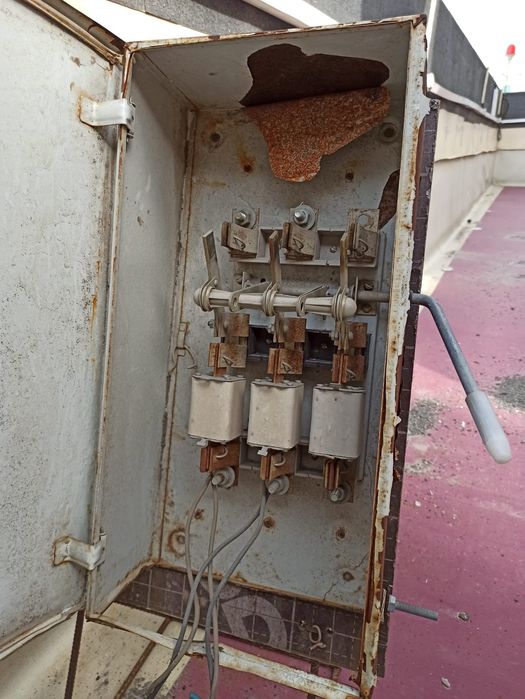 Шкаф рубильник 380v