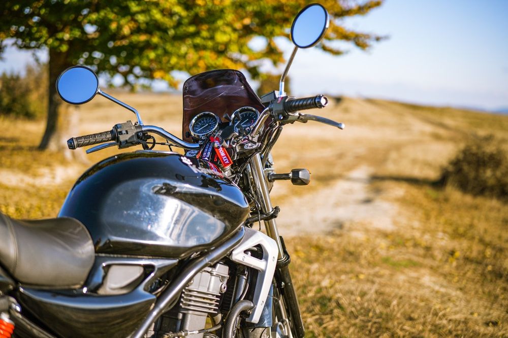 Vând motocicletă Kawasaki ER-5, ideală pentru începători