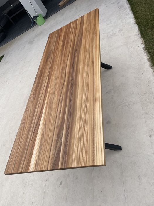 Плот за маса от масив