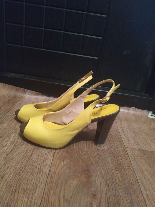 Босоножки.      .