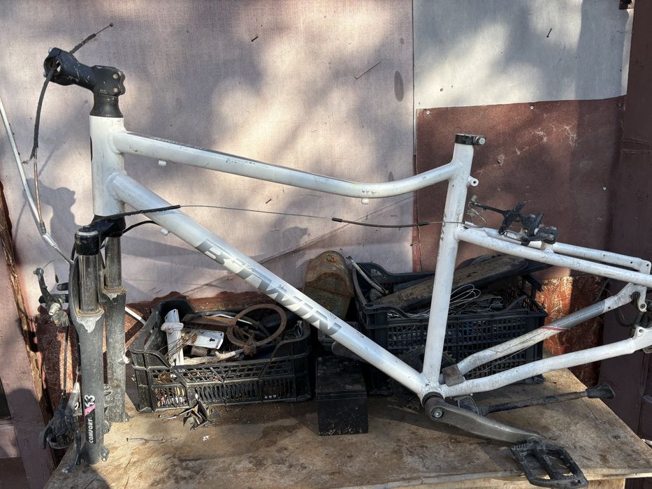 De vânzare un cadru de aluminiu btwin riverside 500