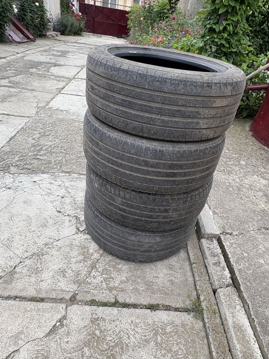 Vând 4 cauciucuri de vară 225/50R17