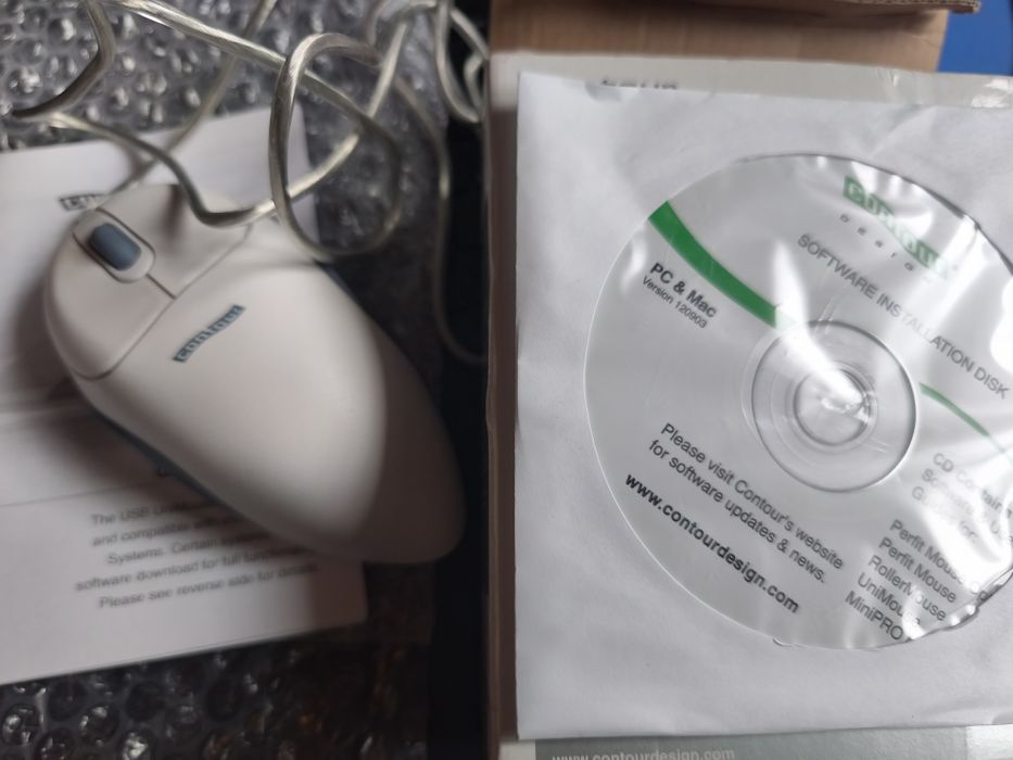 Mouse-ul nou Contour Unimouse cu tehnologie optică, USB, cu fir, alb