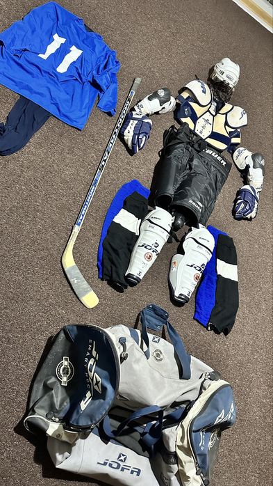Продам хоккейный костюм