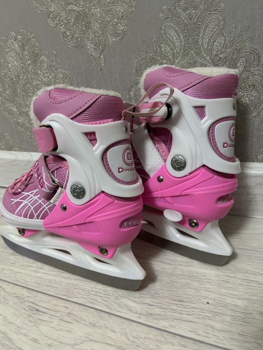 Коньки на девочку