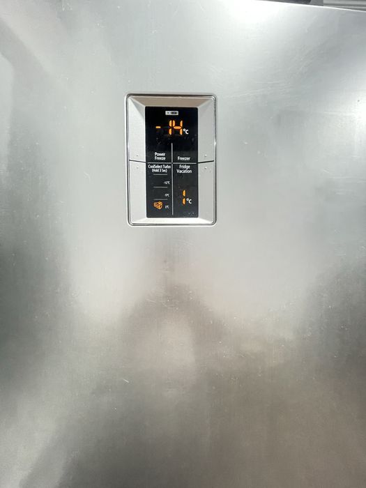 Срочно продам Холодильник Самсунг.