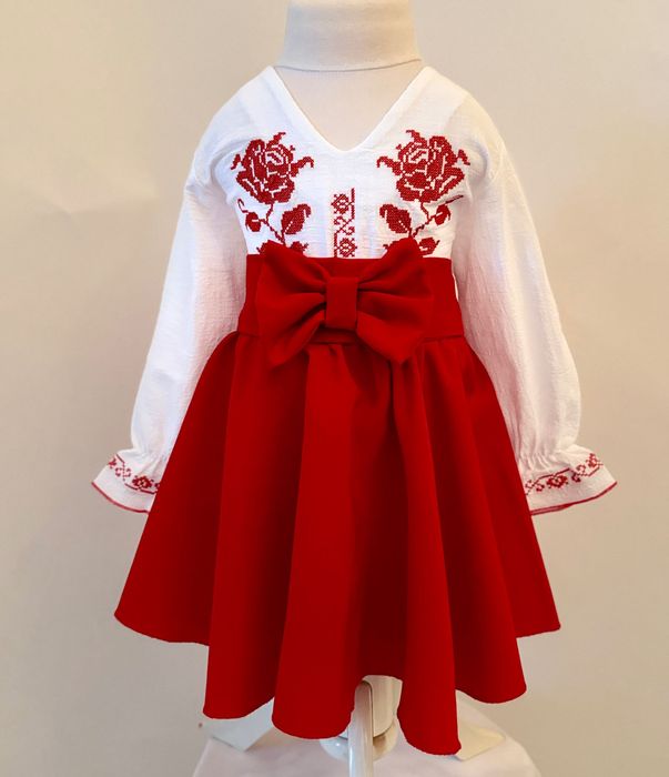 Costume tradiționale,brodate, pt fetițe