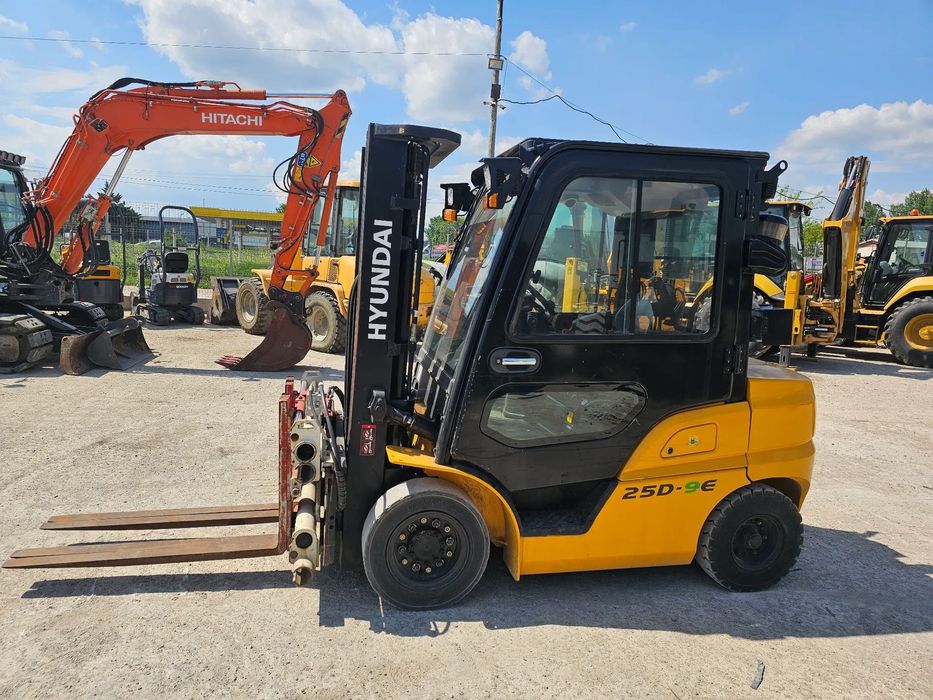Hyundai 25D-9E motostivuitor stivuitor triplex Triplex / furci duble , impecabil