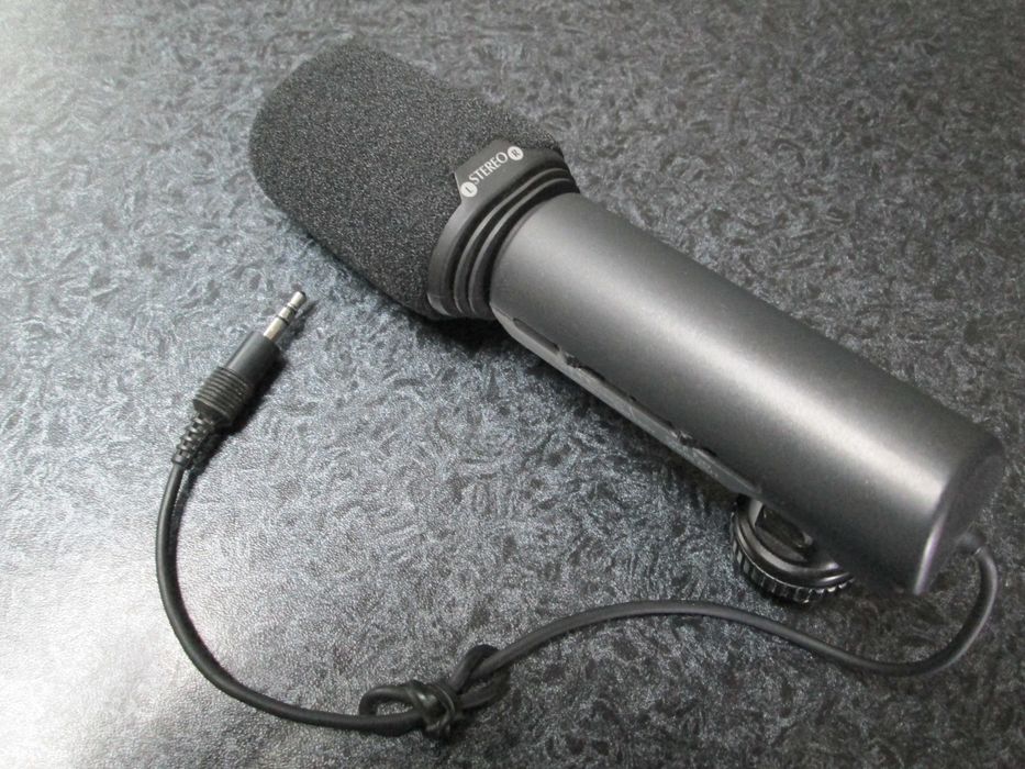 Продавам много запазена видеокамера Panasonic HDC-MDH1 - като нова