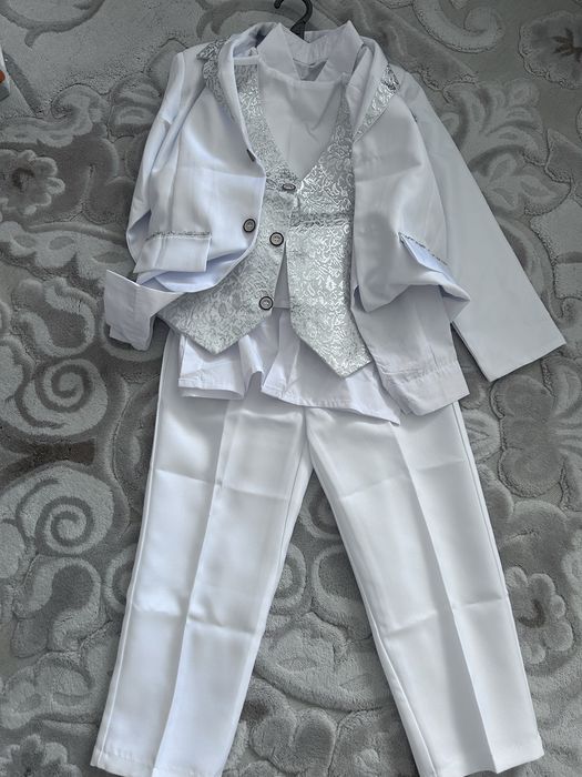 Продам костюм на мальчика