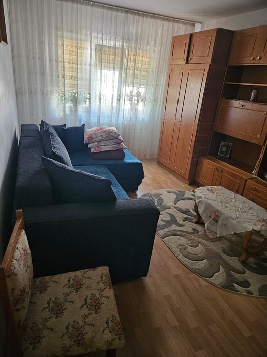 Închiriez apartament cu 2 camere