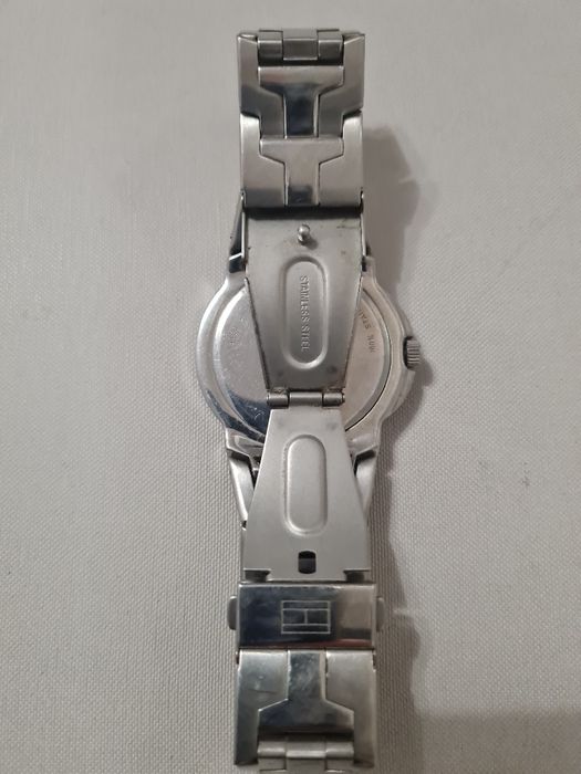 Продавам мъжки часовник