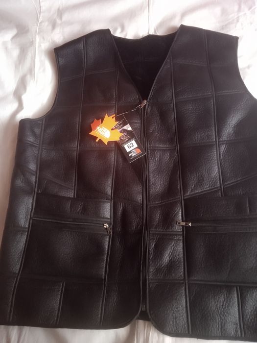 Мужская жилетка на меху состояние новое размер -62
