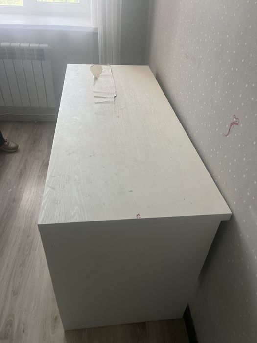 Продам стол и тумбочка