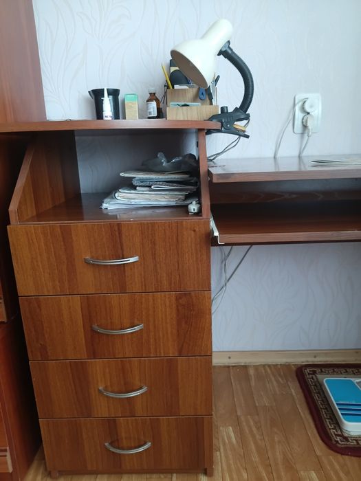 Продам компьютерный стол