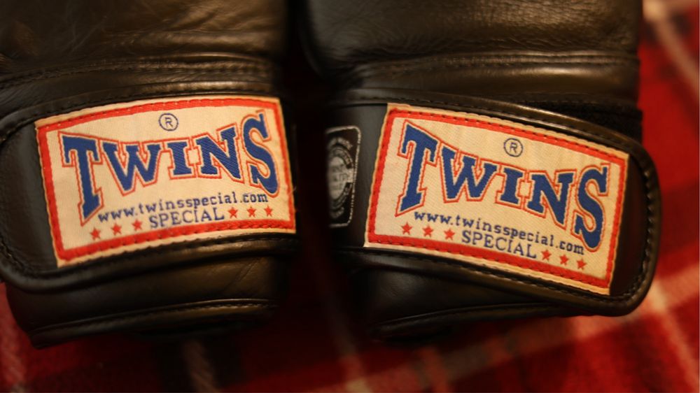 Боксови ръкавици TWINS , размер L
