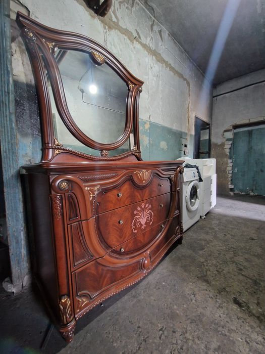 Продам комод с зеркалом
