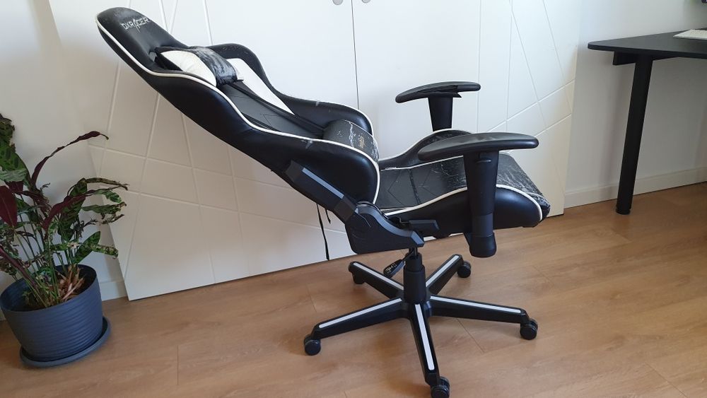 Геймърски стол DXRacer Formula