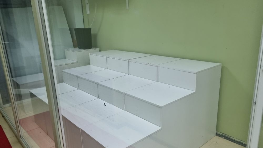 Отдам шкаф, стенды, полки