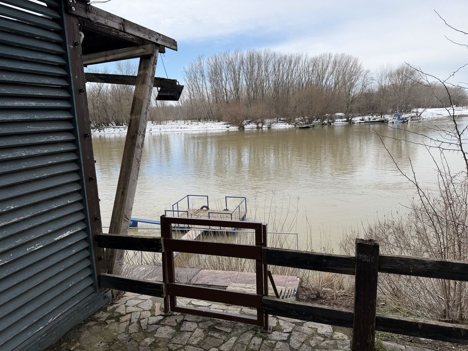 Barca + Ponton de vanzare ancorat  in Parcul Mare
