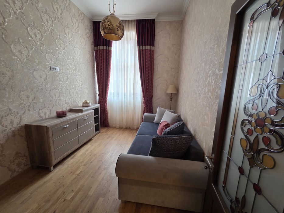 Zona istorică, centrală, proprietari, vindem apartament 2 camere, complet renovat și mobilat