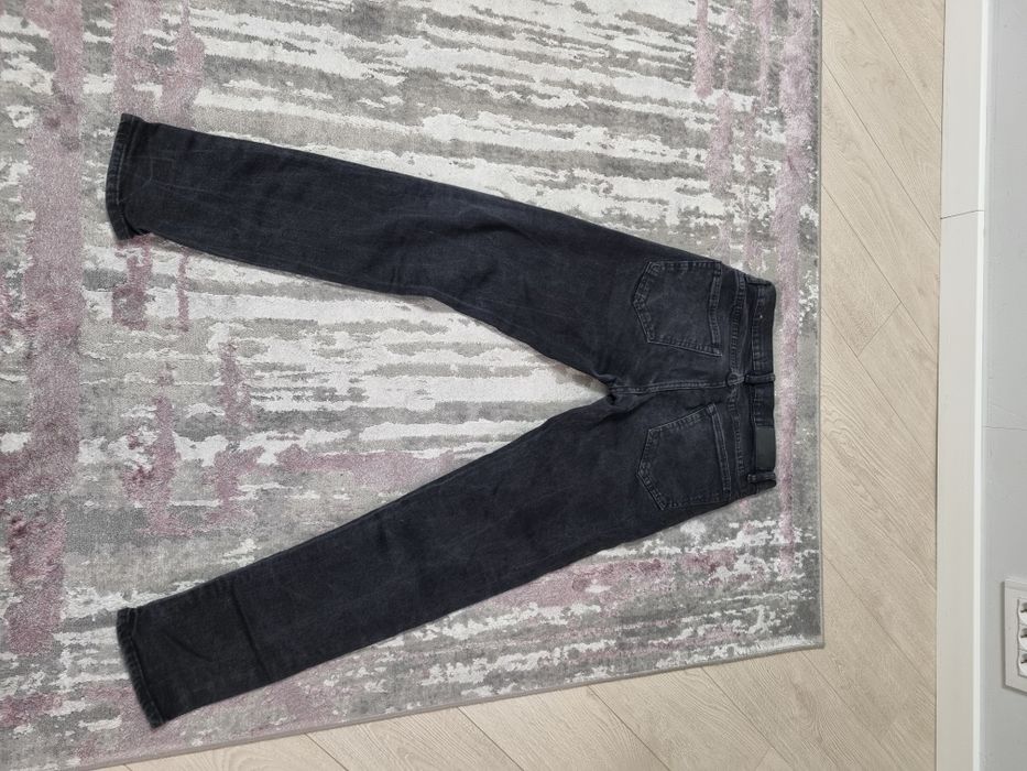 Blugi de vânzare 100 lei,de firma Karls ,Guess