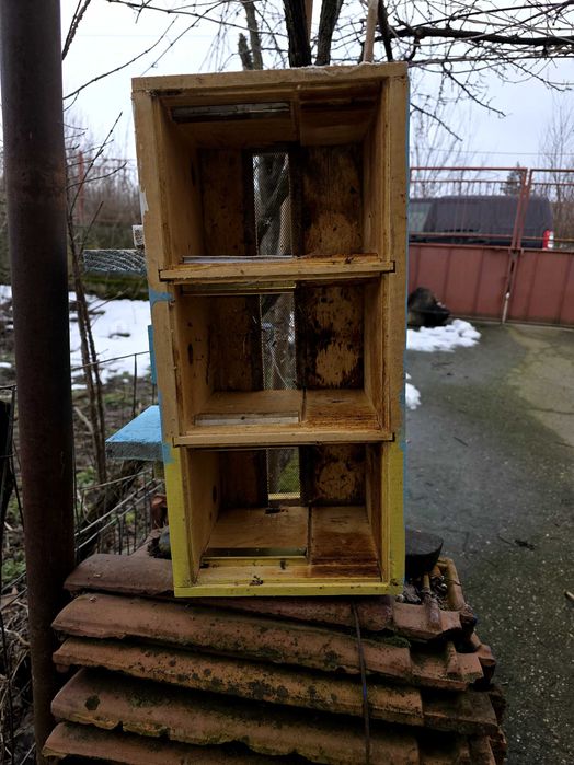 Пчелни рамки обтелени и оплодни сандъчета