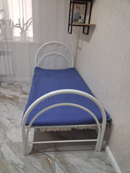 Продам кровать без матраца