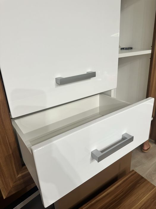 Vand mobila living