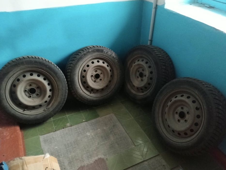 Зимние шины на дисках на Тойоту