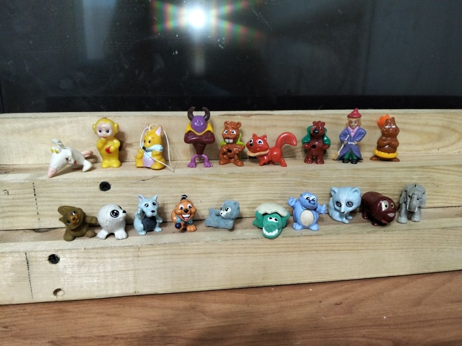 Продам киндеры 90 годов разные