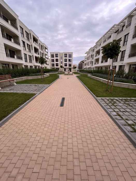 Продава се Тристаен апартамент в Пловдив, Младежки Хълм - 141 кв.м за 1043 €/кв.м - Снимка #1