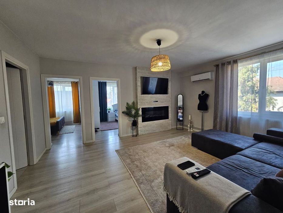 De vânzare apartament cu 4 camere – Centru, Str. Mileniului
