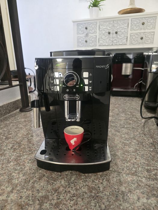 Кафемашина Delonghi magnifica s