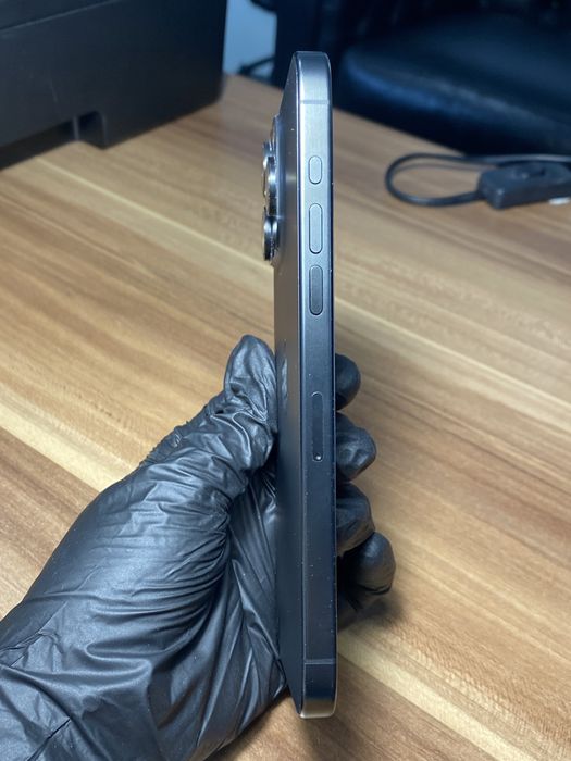 iPhone 15 Pro Max • 256 GB • Black Titanium