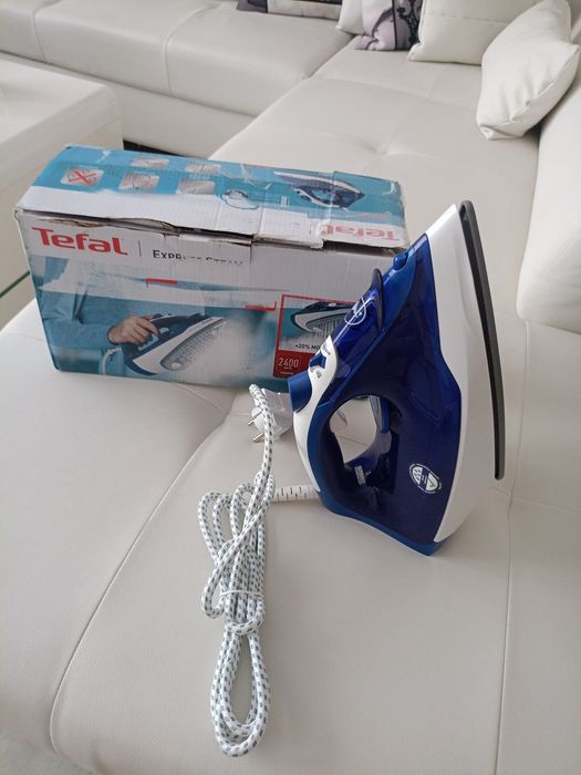 Vând fier de calcat Tefal Express Steam produs de calitate superioara nou nouț.