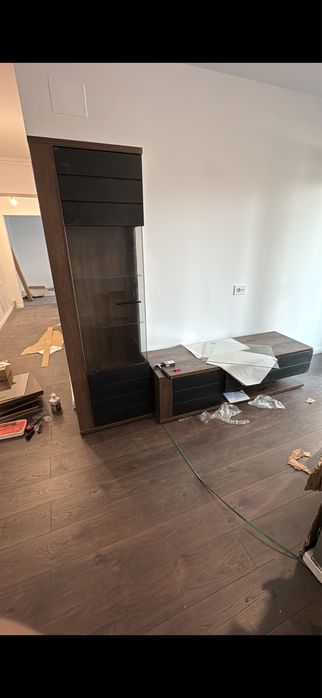 Mobilier living Mömax aproape nou (3 luni) – vitrină + comode + măsuțe + raft sigilat