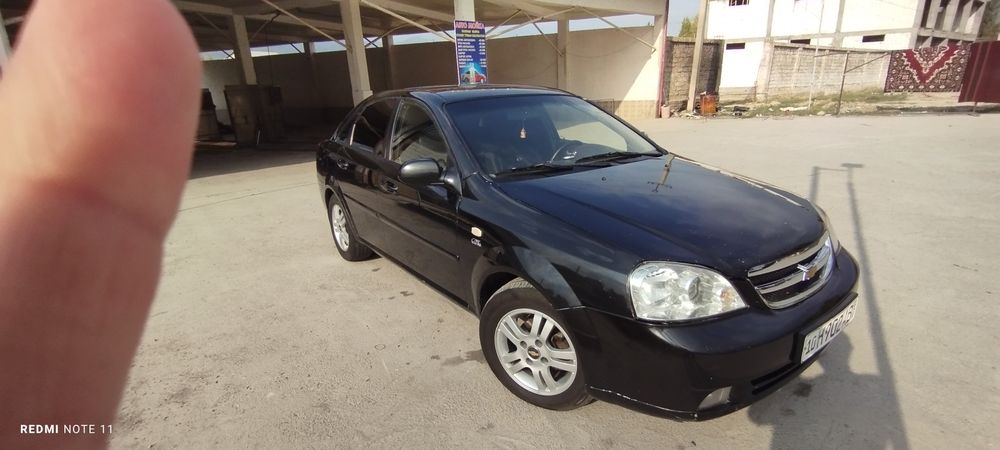 Lasetti 1.8 srochna sotiladi