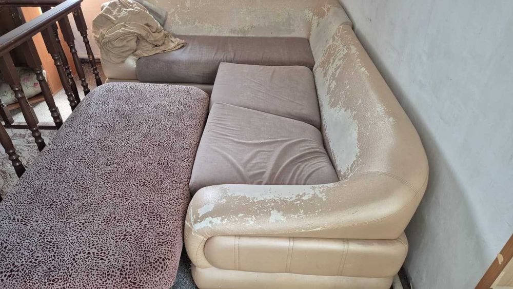 Отдам 2 дивана и шкаф