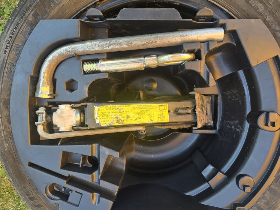 Diverse piese skoda fabia / baterie Caranda / roti R14